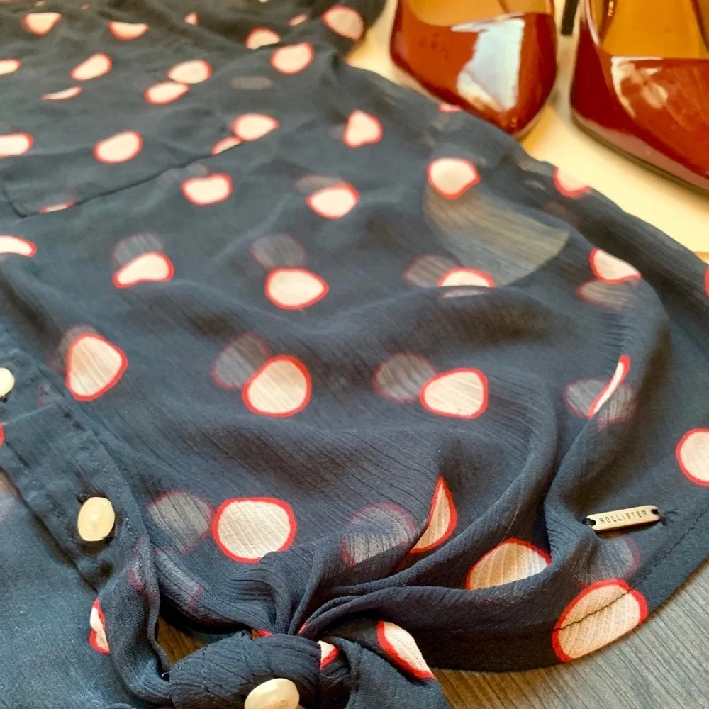 Hollister navy blue white dots knot shirt Small - Picture 2 of 8
